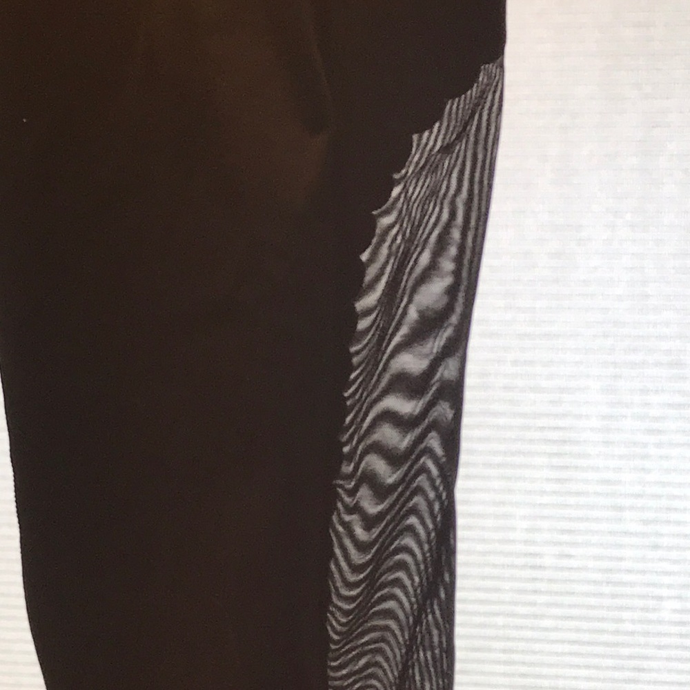 Victoria Secret Sport Black Capri Leggings w/ Mesh - Picture 9 of 14